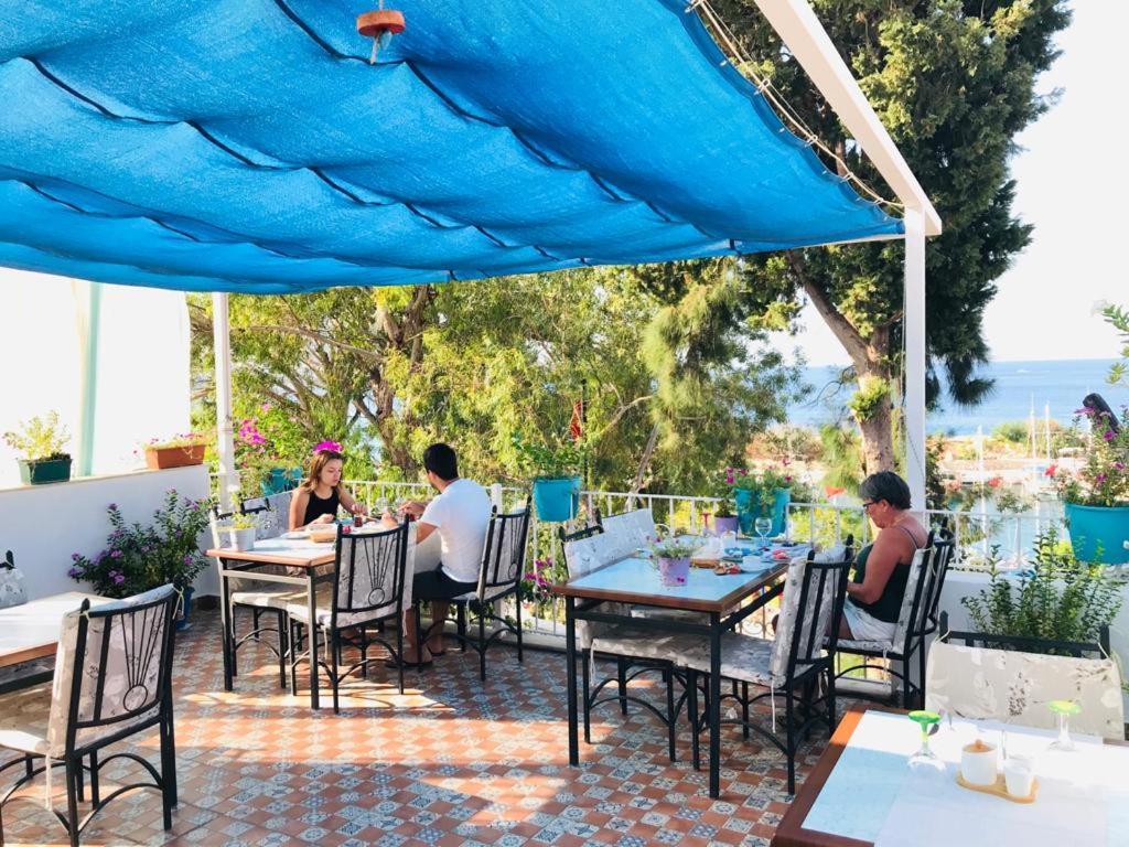 Turkuaz Pansiyon Kaş Exteriör bild